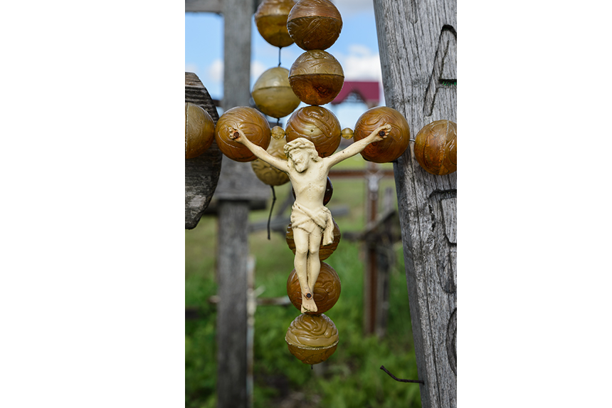 robert_rutoed_hillofcrosses_12
